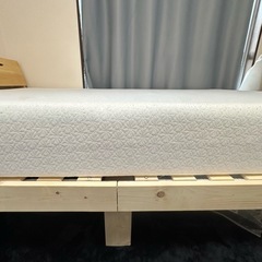 セミダブルベッドフレーム マットレスの画像
