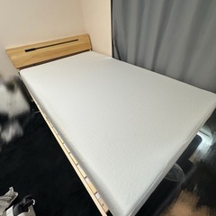 セミダブルベッドフレーム マットレスの画像