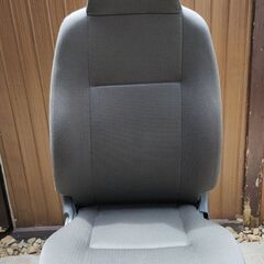 ハイエース　運転席シートの画像