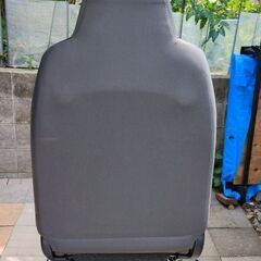 ハイエース　運転席シートの画像