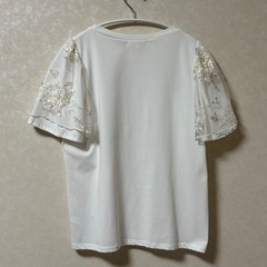 刺繍入りフリル袖ホワイトTシャツgroveの画像