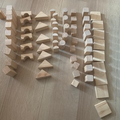 積み木　ケース入り　約60ピースの画像