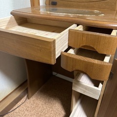 差し上げます！鏡台と椅子の画像