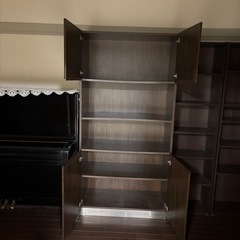 オカムラ家具の書棚の画像