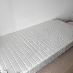 脚付きマットレスの画像