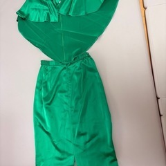 サテン風タイトスカートの画像