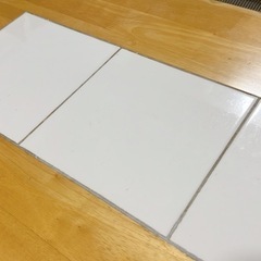 タイルが可愛いセンターテーブルの画像