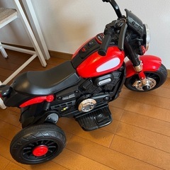 電動バイク 赤 スポーツタイプの画像
