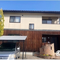 木造二階建て　ピザ釜風玄関　賃貸可