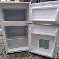🍎ELSONIC 83L 2ドア冷蔵庫 EJ-R832Wの画像