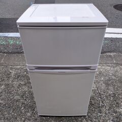 🍎ELSONIC 83L 2ドア冷蔵庫 EJ-R832W