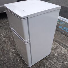 🍎ELSONIC 83L 2ドア冷蔵庫 EJ-R832Wの画像