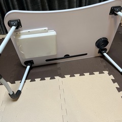 折りたたみテーブル　スマホ、タブレット立て　コップケース　引き出し付きの画像
