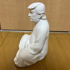 トランプ大統領石膏像の画像