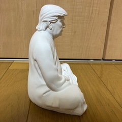 トランプ大統領石膏像の画像