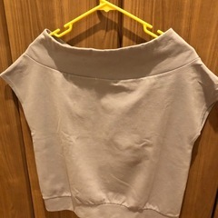 オフショルダー ライトグレー Tシャツの画像
