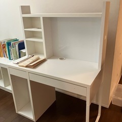 イケア　学習机の画像