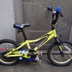 ジャイアント　キッズ自転車　１６インチ　青×黄色の画像