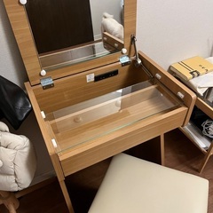 【急募】7/12〜14の間に取りに来られる方募集！2WAYコンパクトドレッサー（スツール付・コンセント付）の画像
