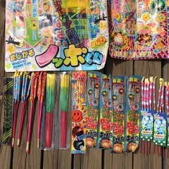 手持ち花火6袋 + バラ105本 + 噴出花火5本のセットの画像