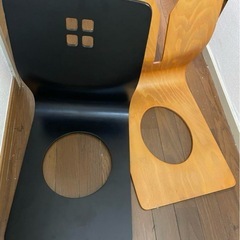 つセット　ベージュ　と　ブラック　黒　木製 穴あき　 座椅…