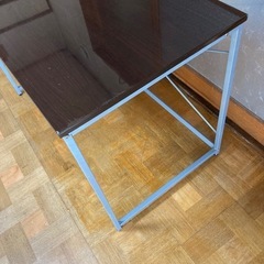組み立てデスク傷ありの画像