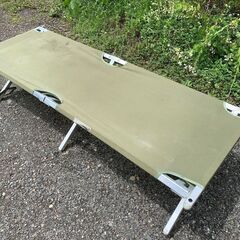 キャンプベッド ポータブル 折りたたみ式 キャンプ用コット　長いイス　簡易ベッドの画像