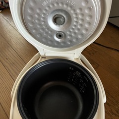 タイガー3合炊き炊飯器の画像