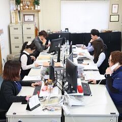 現場スッタフ募集　年間休日114日