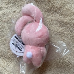 花束を持ったウサギのぬいぐるみの画像