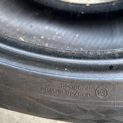 車のタイヤの画像