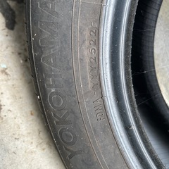 車のタイヤの画像