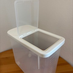 ✅お得なセット　人気米びつ2点セット　ニトリ12kg  ASVEL13L　の画像