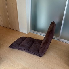 座椅子　茶色の画像