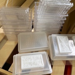 飼育ケース色々&クワガタ専用マット2袋の画像
