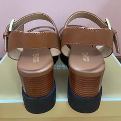 マイケルコース新品サンダル23cmの画像
