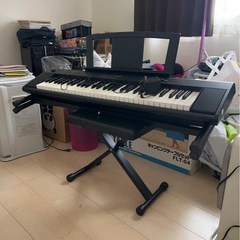 ヤマハキーボード、台、イスセットの画像