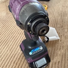 マキタ(Makita) 充電式インパクトドライバ（パー プル）40Vmax2.5Ah バッテリ2本・充電器・ケース付 TD002GDXAPの画像
