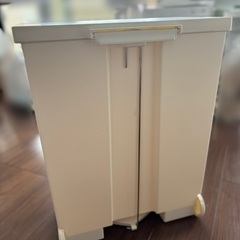 ペダル式ゴミ箱 40リットル　kcud クード ワイドペダルペールの画像