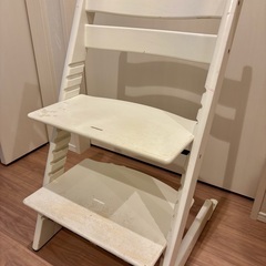 【無料】ストッケハイチェア 白の画像