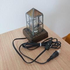 アンティークなステンドグラスライトの画像