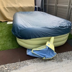 【最終値下げ！】収納付きビニールプール カバー付きの画像