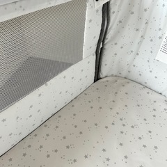【美品】キャスター付ベビーベッドの画像