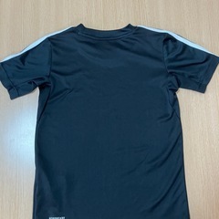 adidas Tシャツの画像