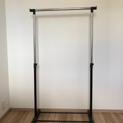 伸縮機能あり　ハンガーラックの画像