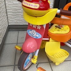 アンパンマン三輪車の画像