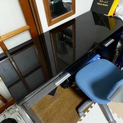 テーブル、椅子セットの画像