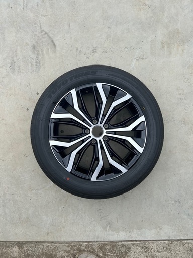 TOYOTA クラウン クロスオーバー純正アルミホイール タイヤ付き225/55R19 99V 年製2024