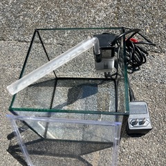 お取引中になりました。新品未使用　アクアリウム　水槽セット　フレームレス①蓋付きの画像