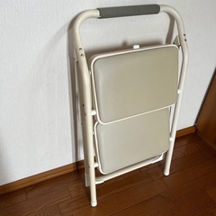 椅子になる踏み台の画像